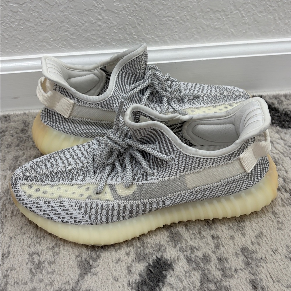 Adidas Yeezy Boost 350 V2 'Static' new in Box